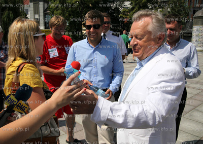 Sopot. Akcja darmowego rozdawania wody turystom i mieszkancom...