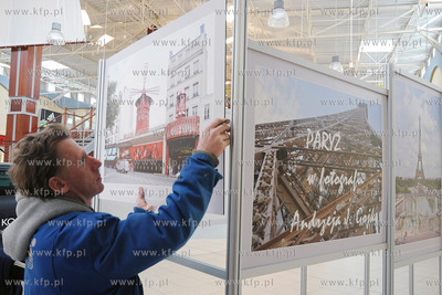 Port Rumia. Wystawa Paryz w fotografii Andrzeja J....