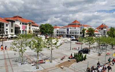 Plac Przyjaciol Sopotu. Ostatnie dni remontu placu,...