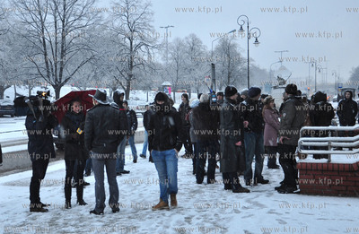 Gdansk. Uczestincy nielgalnej pikiety przeciwko podpisaniu...
