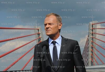 Otwarcie mostu w Kwidzynie. Nz. Premier Donald Tusk...