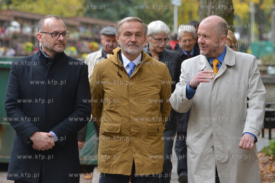 Cmentarz Gdynia Witomino. Uroczystosci w 15 rocznice...