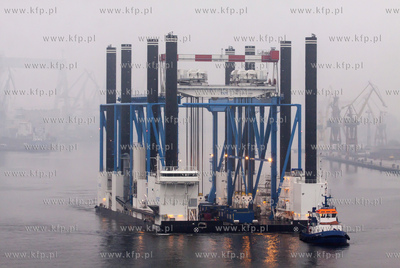 Zourite, barka samopodnosna do budowy estakady przybrzeznej...