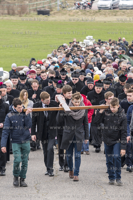 Droga Krzyzowa na Gorze Jana Paw  a II w Pelplinie...
