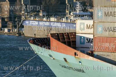 Kontenerowiec Charlotte Maersk wpływa do gdyńskiego...