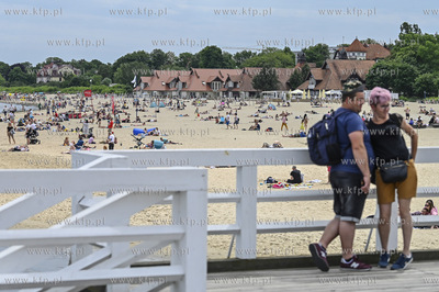 Sopot. Długi weekend w Sopocie pelen turystow na plazy,...