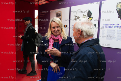 Wystawa #StolenMemory zrealizowana przez Arolsen Archives...