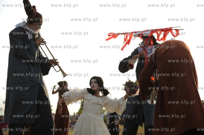 XIII edycja Festiwalu Teatrow Ulicznych FETA. FETA...