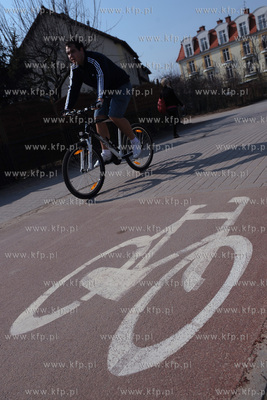 Sciezka rowerowa przy plazy w Gdansku Brzeznie. 26.03.2010fot....