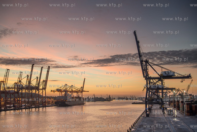 Gdynski Port, po lewej Baltic Container Terminal Gdynia...