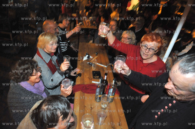 Biesiada i tance z okazji Swieta Oliwy odbyla na placu...