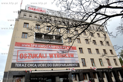 Kampania wyborcza do Europarlamentu. Billboard z haslami...