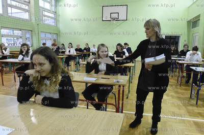 Gdańsk, Przymorze. Egzamin gimnazjalny w Gimnazjum...