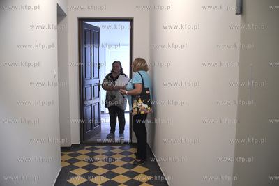 Przekazanie sześciu rodzinom kluczy do nowo wyremontowanej...