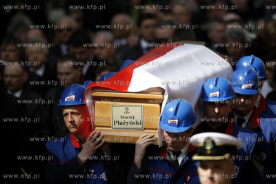Gdansk. Trumna z cialem Macieja Plazynskiego na ul....