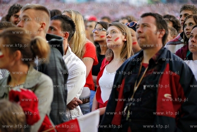 Gdansk. Mistrzostwa europy w pilce noznej. Kibice ogladaja...