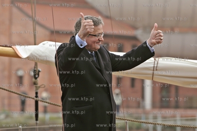 Wyremontowany zaglowiec STS General Zaruski z prezydentem...