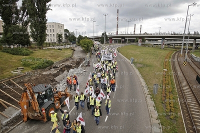 Gdansk. Demonstracja pracownikow firmy energetycznej...