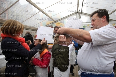Wielki Show Kulinarny na Dlugim Targu w Gdansku. Wlodarze...