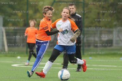 Gdansk Zaspa. Pilkarski turniej dzikich druzyn Do przerwy...