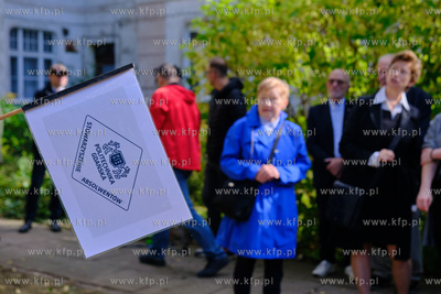 Na kamienicy przy ul. gen. Józefa Fiszera 8 we Wrzeszczu...