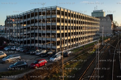 Gdańsk. Naziemny parking wielopoziomowy przy ul. Jana...