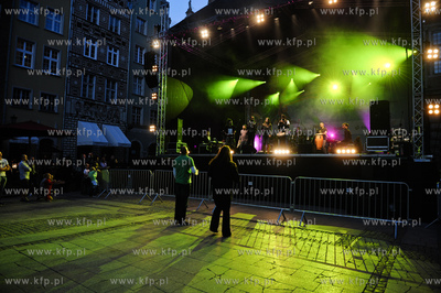 Gdansk. Scena na Dlugim Targu, Koncert towarzyszacy...