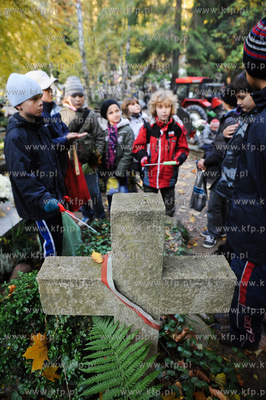Gdansk. Cmentarz Srebrzysko. Zywa lekcja historii,...