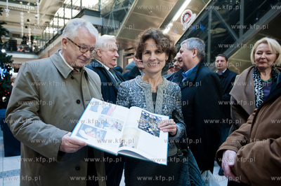 Gdansk. Centrum Handlowe Manhattan. Premiera i promocja...