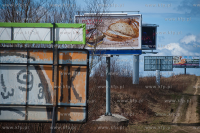 Gdansk. Bilbordy reklamowe ustawione przy Al Armii...