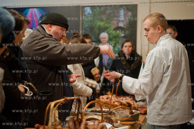 Gdansk. Oliwa. Dom Zarazy. Bazar nisko przetworzonej...