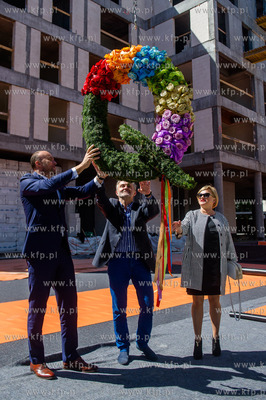 Gdynia. Uroczyste zawieszenie wiechy na nowo powstajacym...