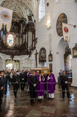 Gdansk. Katredra Oliwska. Wprowadzenie trumny z cialem...