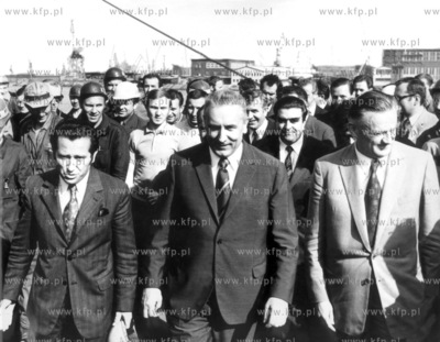 Edward Gierek i premier Piotr Jaroszewicz w Stoczni...