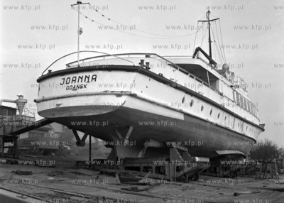 Remont statku pasażerskiego Joanna w bazie remontowej...