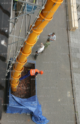 Poczatek remontu kosciola sw. Katarzyny. Pierwszym...