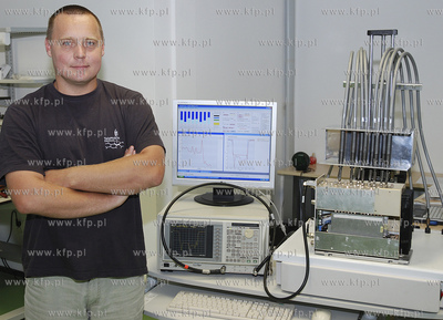 Zespol mlodych naukowcow, z firmy TeleMobile Electronics...