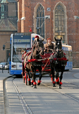 Krakow Nz. Dorozka i goniacy ja tramwaj

12.02.2008

Sebastian...
