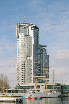 Gdynia. Ponad 140-metrowy apartamentowiec SEA TOWERS...
