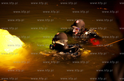 Szczecin. Okolo godz 00.20 samochod osobowy marki BMW...