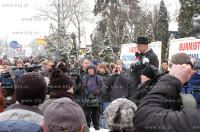 Protest Antoniego Fila (nz z mikrofonem ) -  jednego...