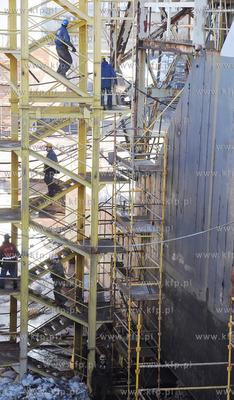 Stocznia Gdynia S.A. NA terenie zakladu dziala obecnie...