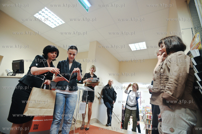 Otwarcie nowego oddzialu DOM KSIAZKI na skrzyzowaniu...