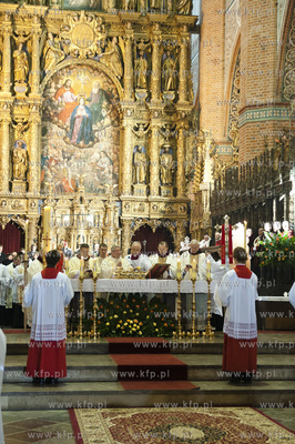 W Bazylice katedralnej w Pelplinie świecenia biskupie...
