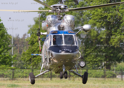 Gdansk, Zlota Karczma. Nz. Smiglowiec PZL W-3A Sokol...