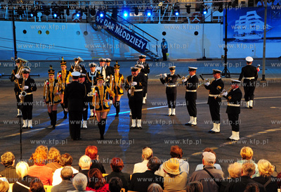 Gdynia. Final Festiwalu Orkiestr Wojskowych. Wsrod...