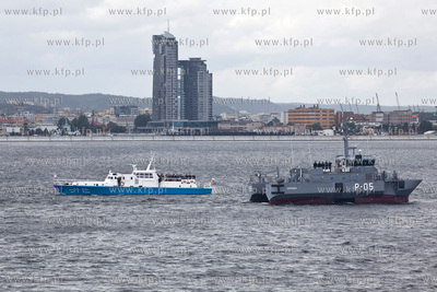 Parada wszystkich najwazniejszych klas okretow bedacych...
