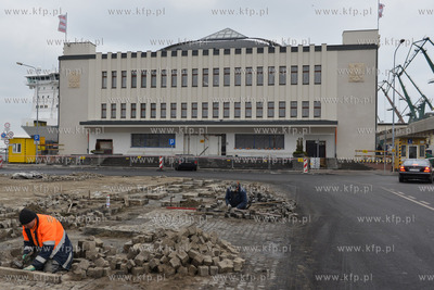 Gdynia. Dobiega konca remont elewacji budynku dawnego...