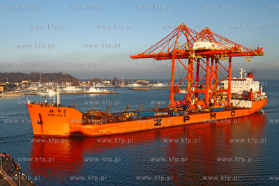 Nowe suwnice dla Baltyckiego Terminalu Kontenerowego...