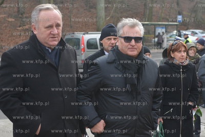 Rodzina, przyjaciele, znajomi, wspolpracownicy - setki...